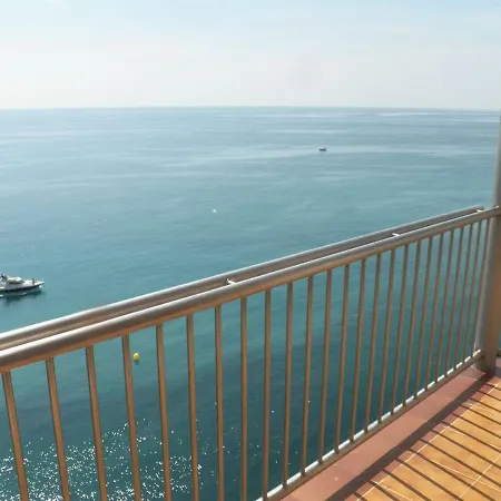 With Direct Access To The Sea Apartment Salou