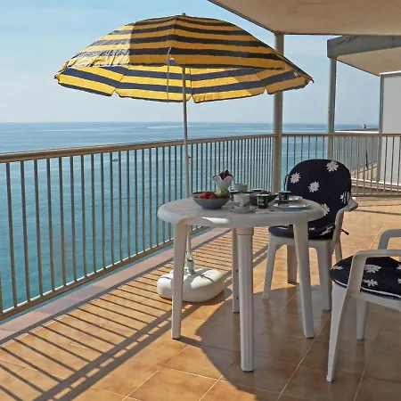 With Direct Access To The Sea Apartment *